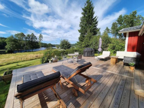 Peaceful home in cozy cabin by the lake, Hyssna